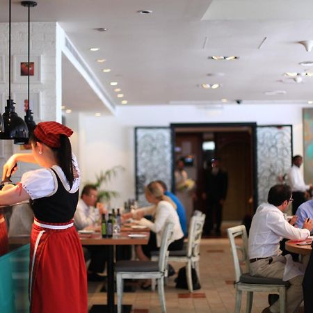 דובאי Social Hotel מסעדה תמונה